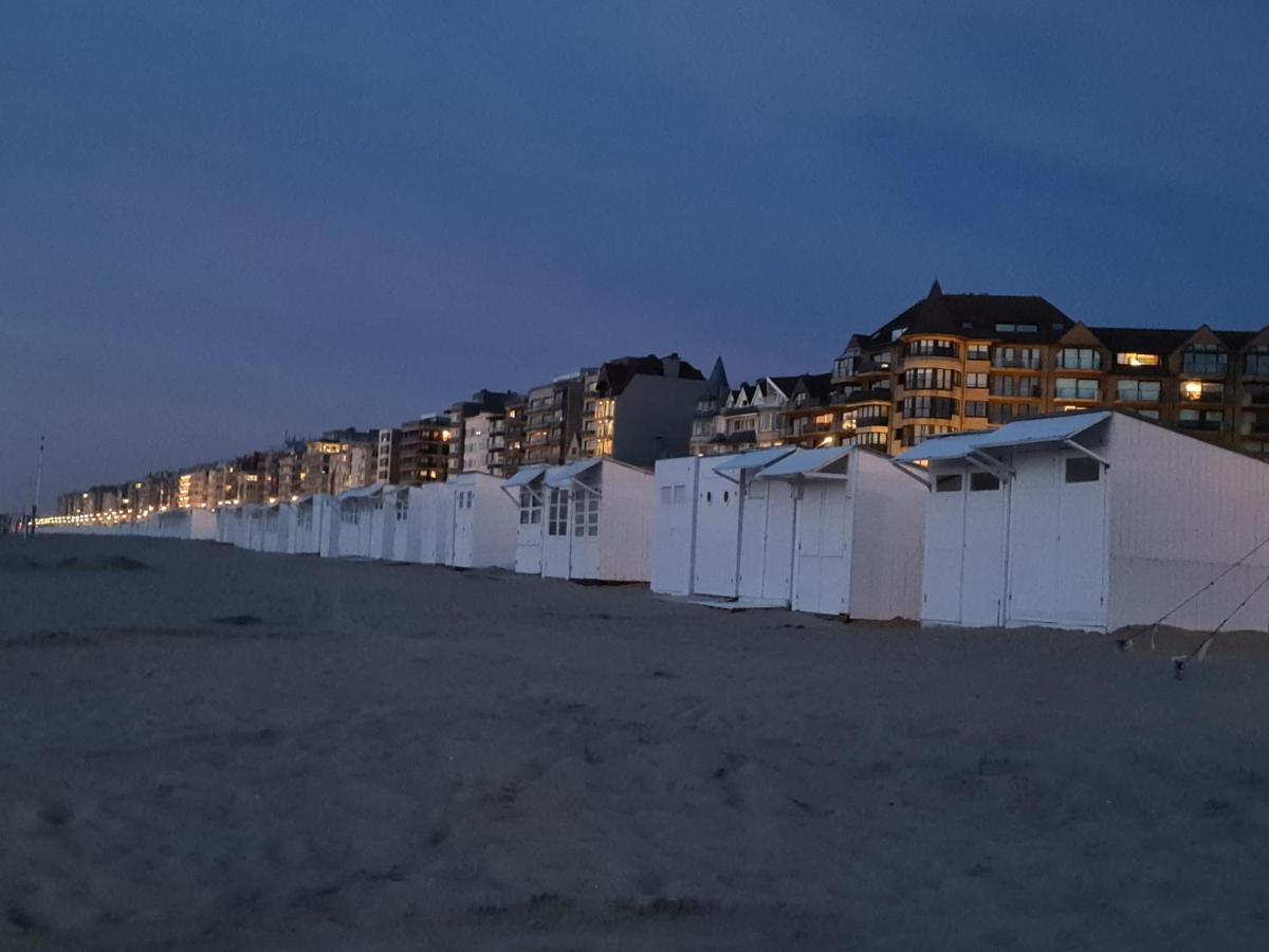 vakantie appartement DUMONT BEACH De Panne Buitenkant foto