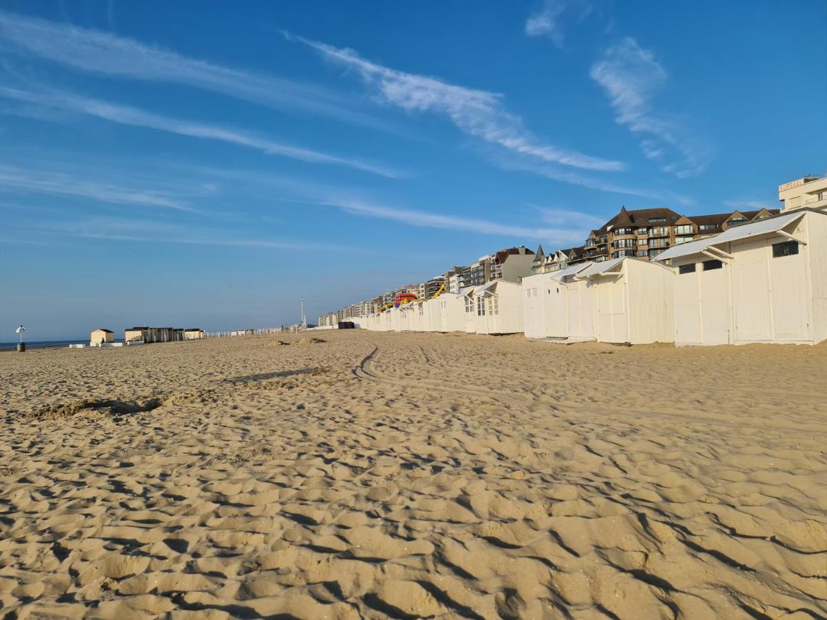 vakantie appartement DUMONT BEACH De Panne Buitenkant foto